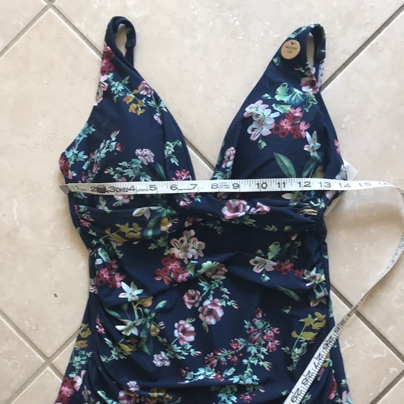 Nwt beautiful swim top, multi fit cup; quality - Picture 2 of 6